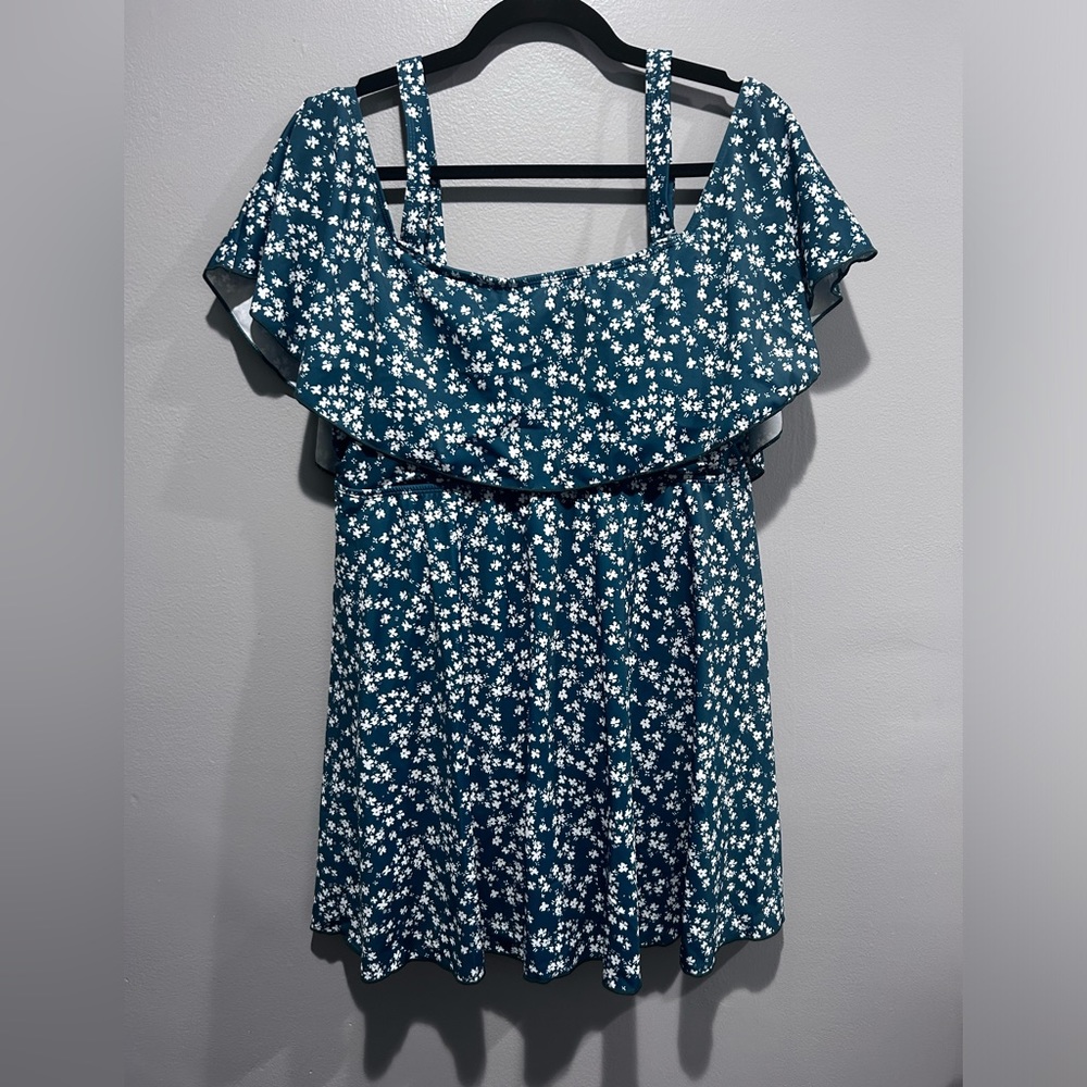 BloomChic Plus Size Swim Dress Size 14/16 NWT Ditzy Floral Pattern Green/White